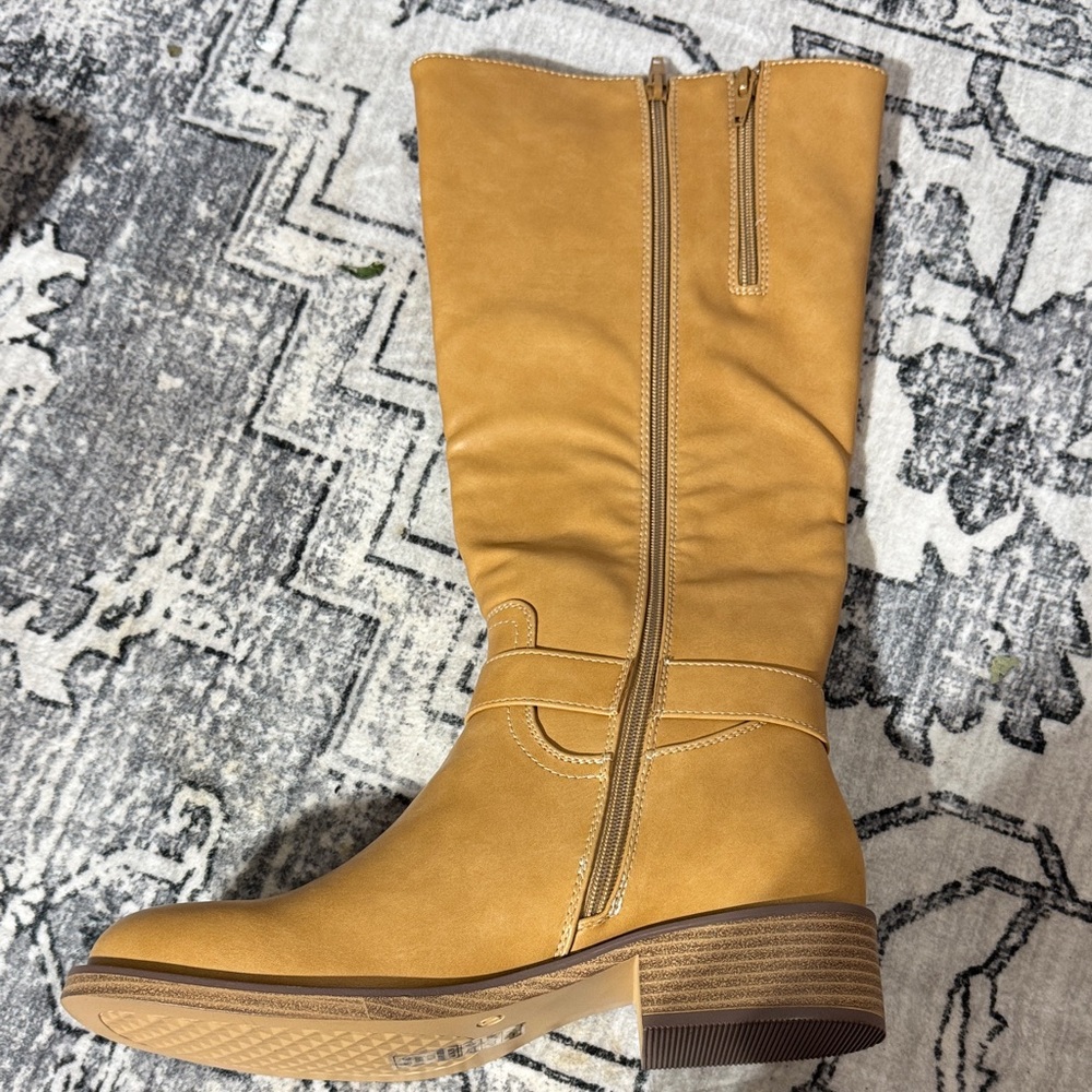 Pierre Dumas Tan Heeled Boots - Picture 4 of 5